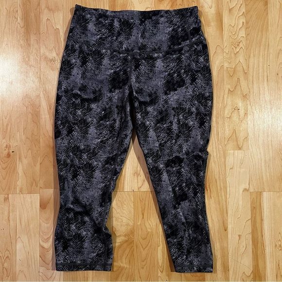 Patagonia Pants - Patagonia Centered Cropped Tights Leggings Abstract Grey Black Women’s Medium